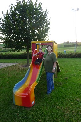 Spielgemeinschaft sponsert Kleinkind-Kletterkombination f&uuml;r Spielplatz