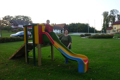 Spielgemeinschaft sponsert Kleinkind-Kletterkombination f&uuml;r Spielplatz